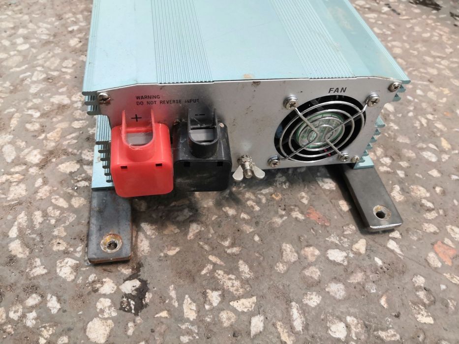 Przetwornica samochodowa Invatec PM - 1800. -  12 1700W12V 230V