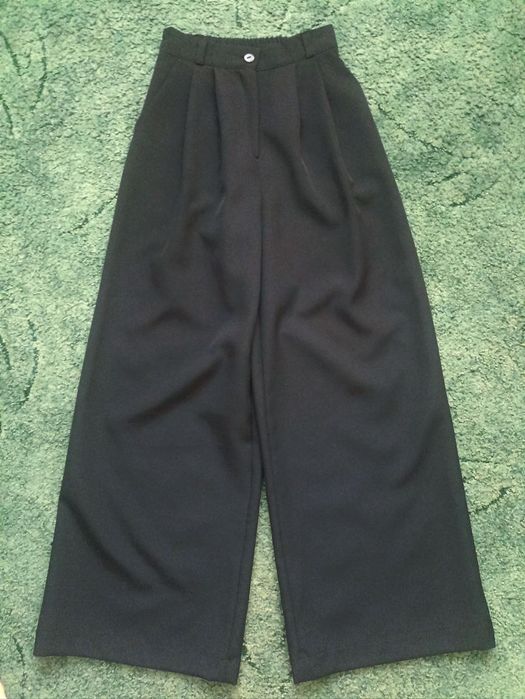 Жіночий класичний костюм