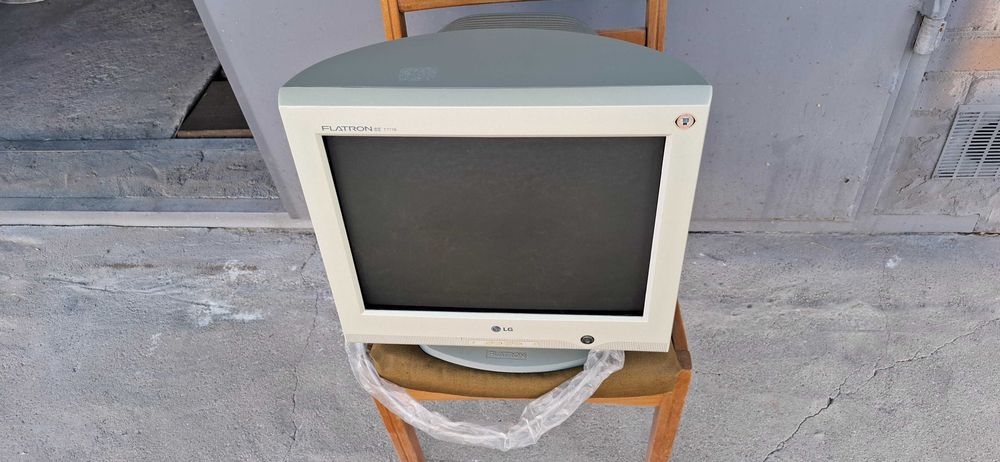Монітор SAMSUNG 15 та LG 17 (кінескопні)