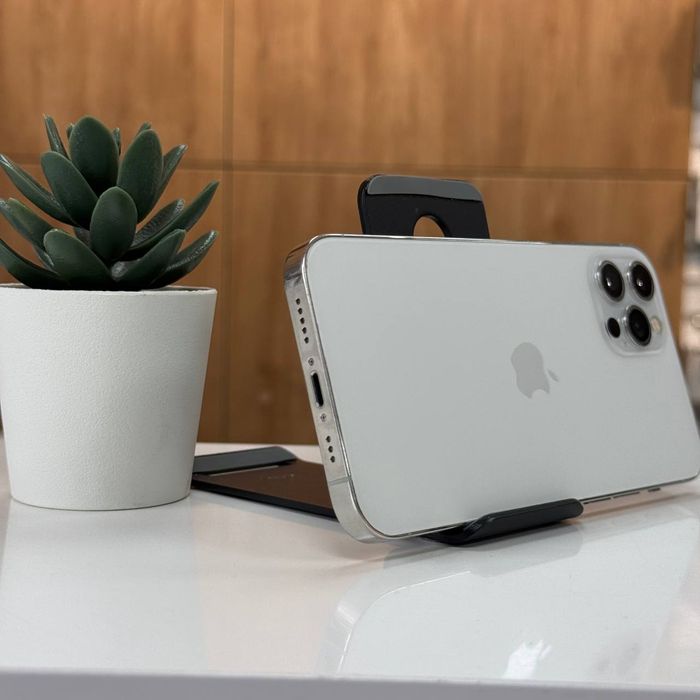 Продам Apple iPhone 12 Pro 256GB Silver Neverlock у відмінному стані
