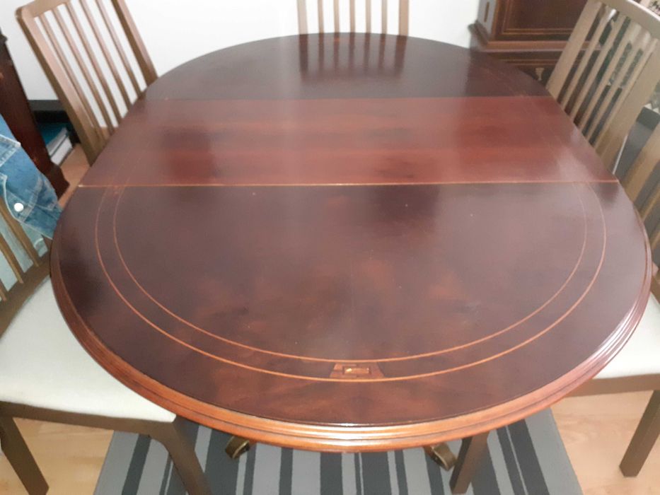 Móvel de Sala e Mesa em Nogueira