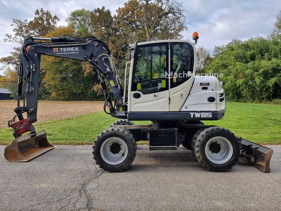 Usługi koparką kołową, Obrotówka, Koparko ładowarką, Przyłącza.