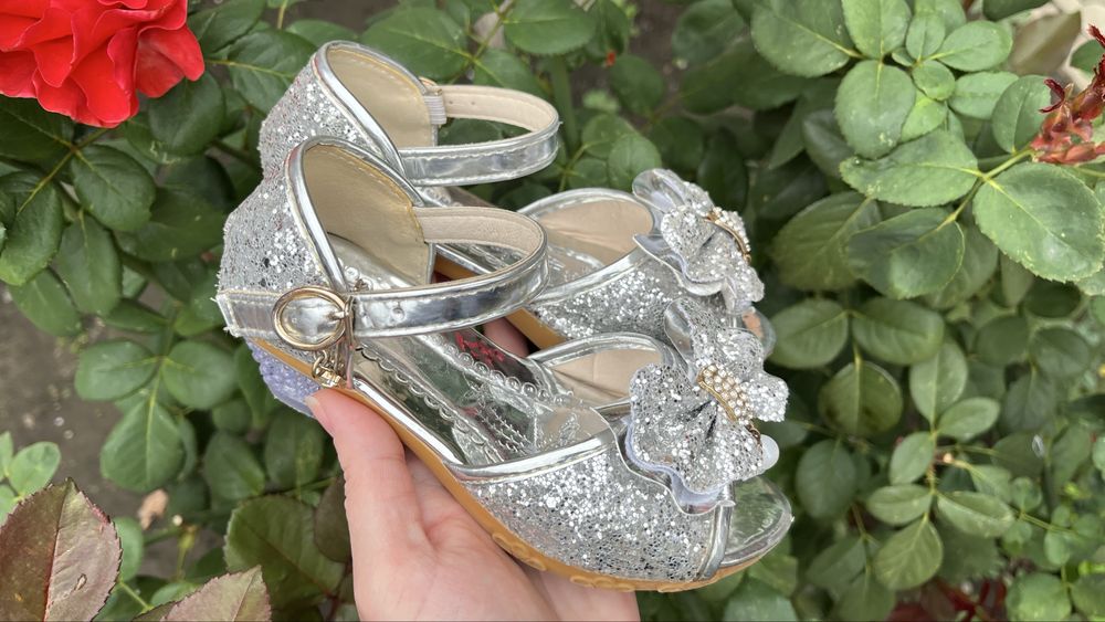 Босоніжки сріблясті (блискучі, для Ельзи), 17 см устілка