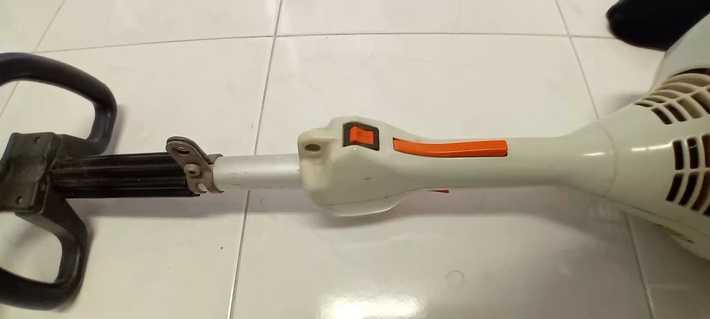 Stilh KM 55 R (Avariada) - em conjunto com a haste motoserra-200 €