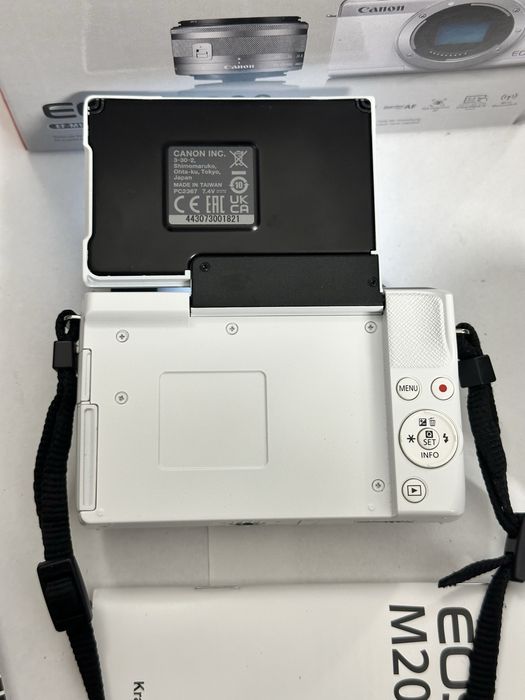 Canon Powershot EOS M200 Новий