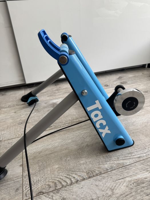 Trenażer rolkowy TacX