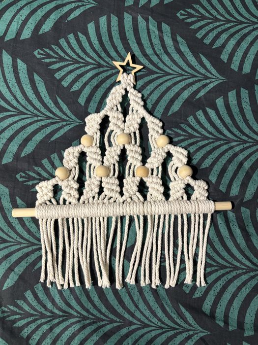 Choinka makrama biala