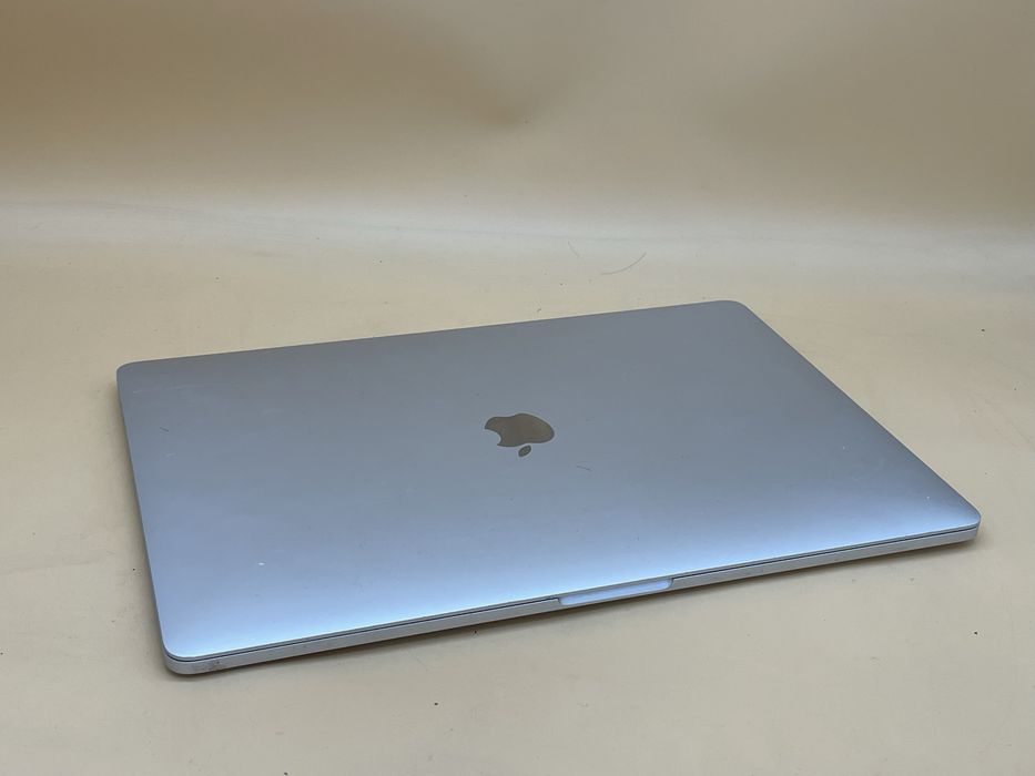 Macbook pro 2018 15.4 як не робочий