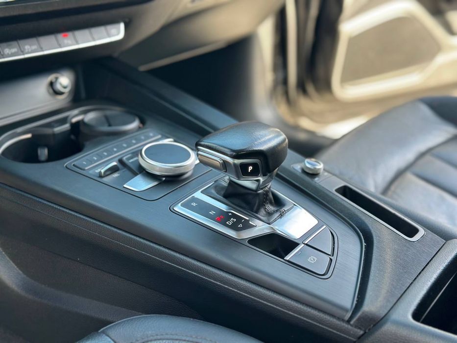 Продам Audi A4 Premium 2016