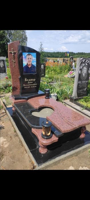 Пам'ятники з граніту