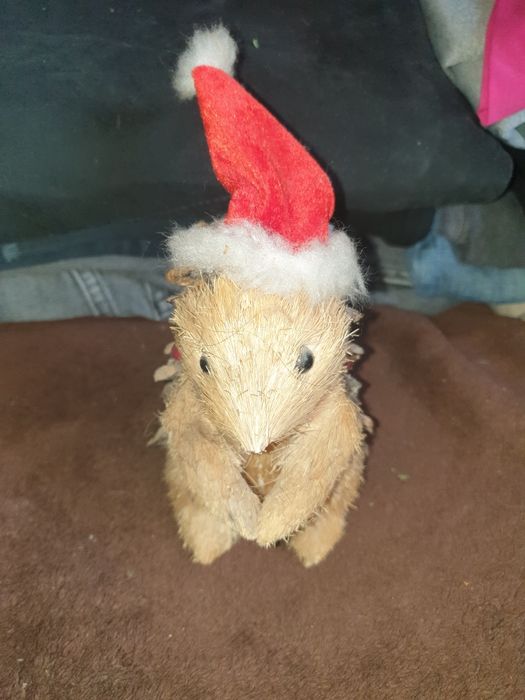 Ежик из соломы и дерева