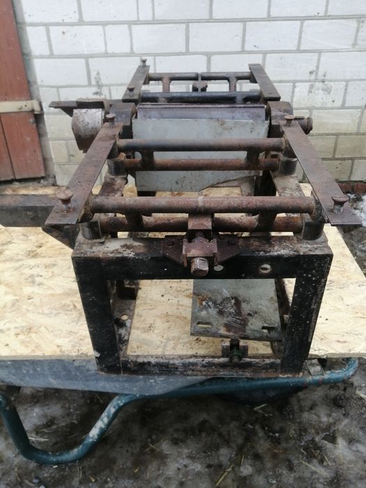 Каркас настільного деревообробного станка.