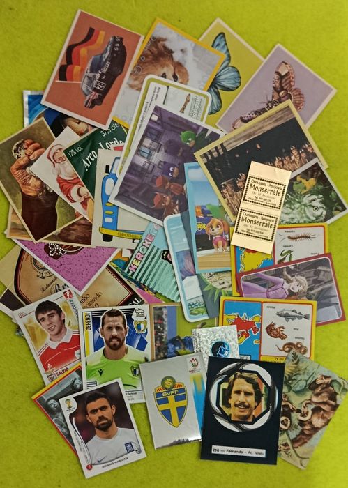 8 Lotes de CROMOS de Futebol e outros