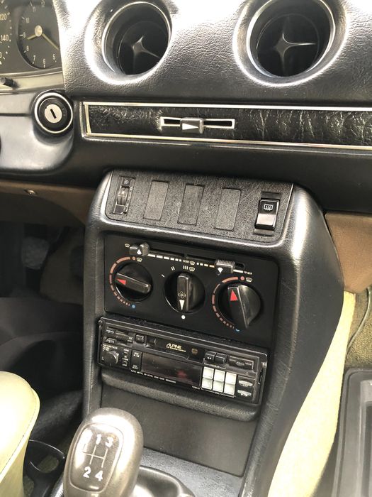Mercedes-Benz W123 200D