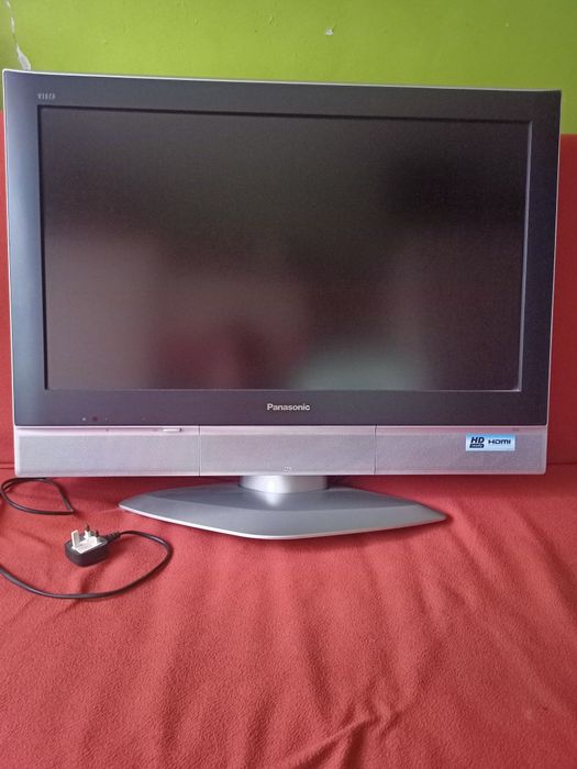 Telewizor Panasonic Viera 32 cale LCD model TX-32LXD52 z Anglii WARTO