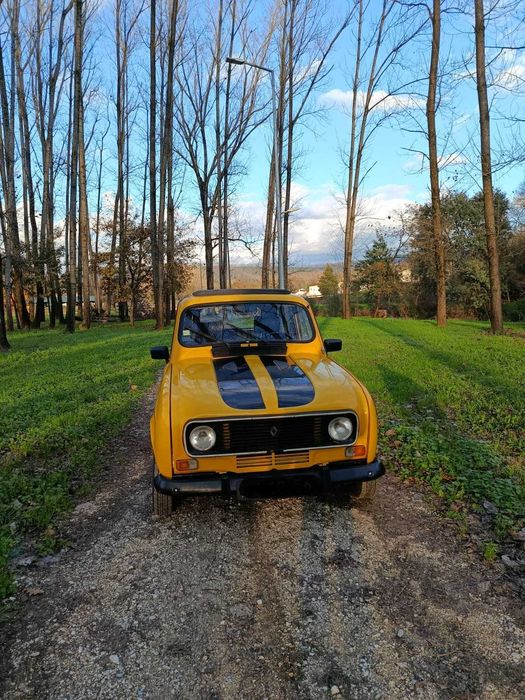 Aluguer Renault 4L com teto de abrir