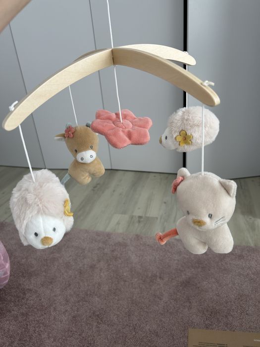 Móbil em Madeira Nattou