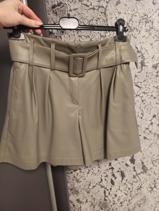 Шорти екошкіра оливка