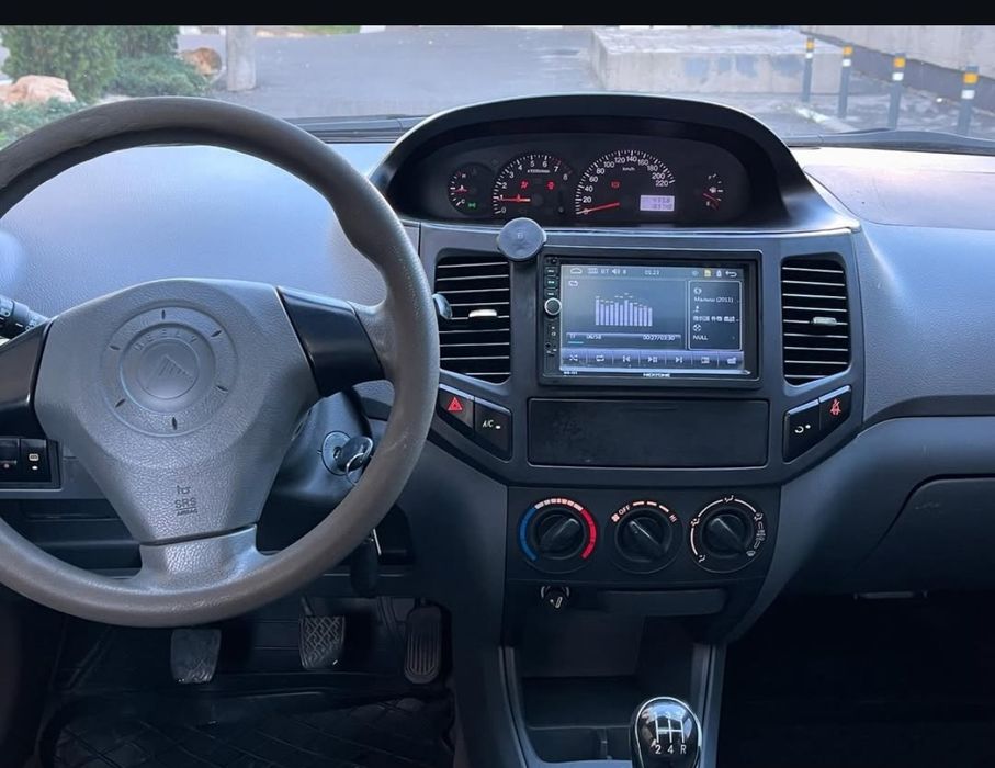 Geely MK Kross 2009