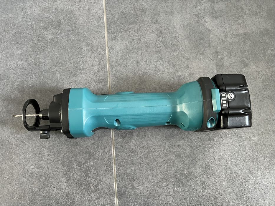 Акум.Фрезер для гіпсокартону Makita  DCO 180+AКБ 3.0Ah