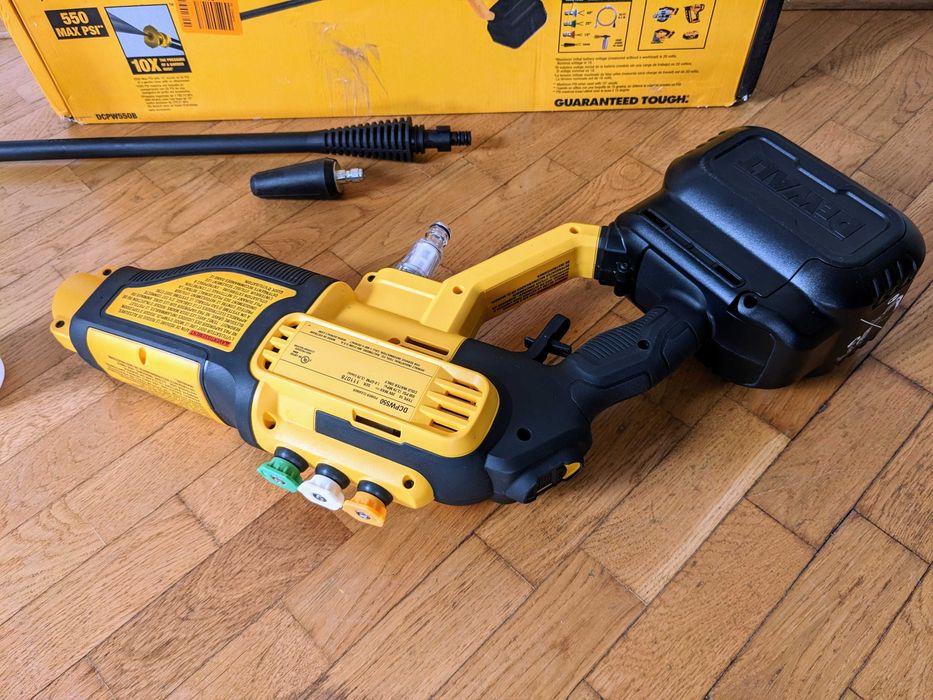 DeWALT DCPW550 20V акумуляторна мийка високого тиску