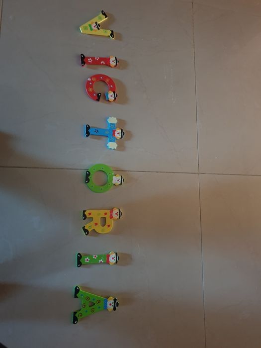 Letras para nome de criança para colar em porta de quarto