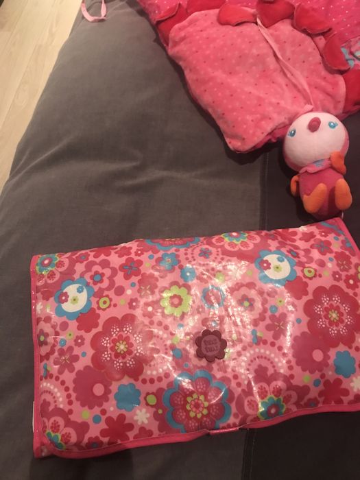 Edredão, proteção lateral, almofada, muda fraldas, cesto da Tuc Tuc