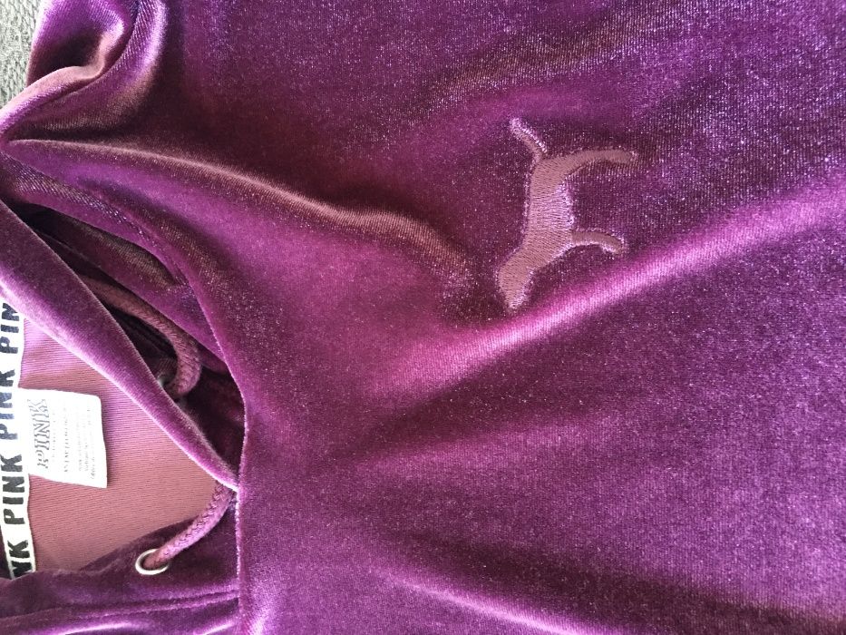 Roupa como nova, muito pouco usada.