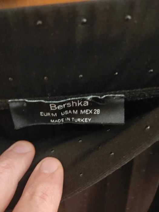 Saia midi preta com strass da Bershka (tamanho M)