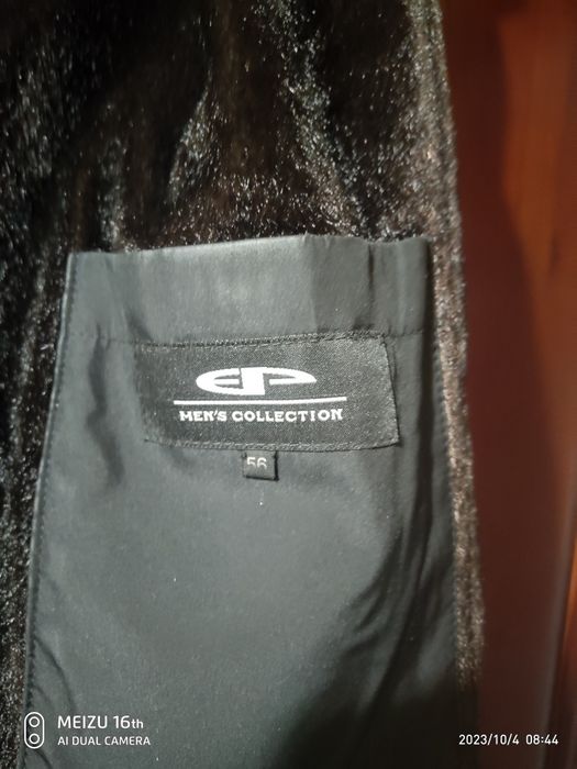 Продам куртку с подстежкой.