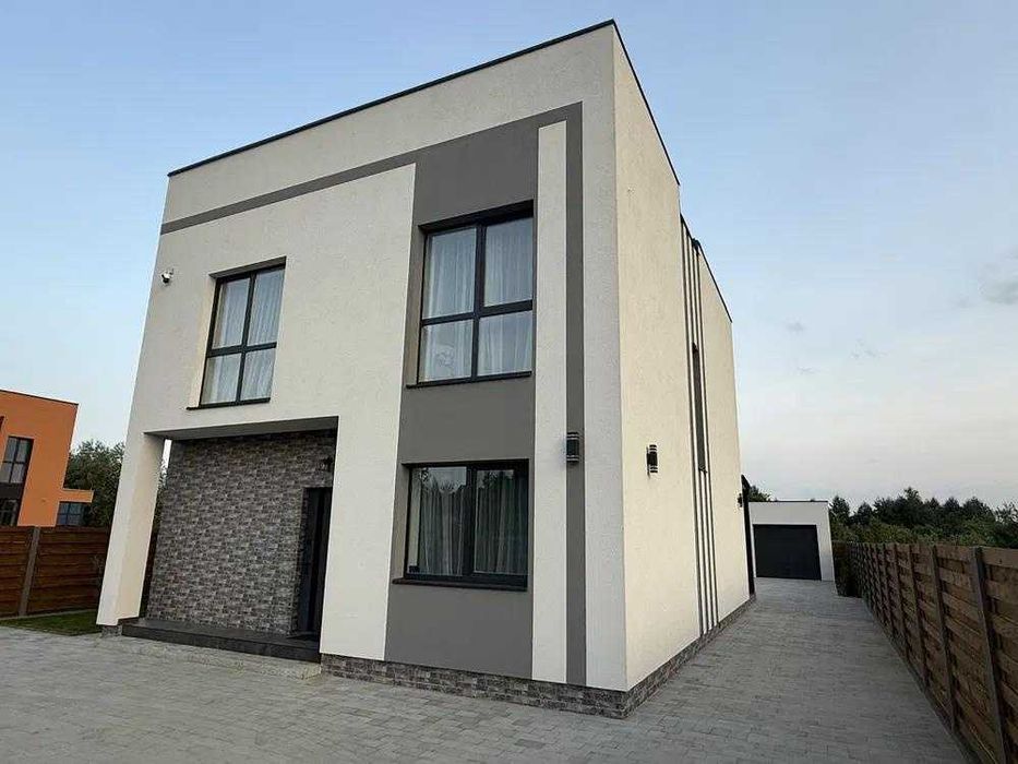 Продається сучасний житловий будинок в с. Бірки.