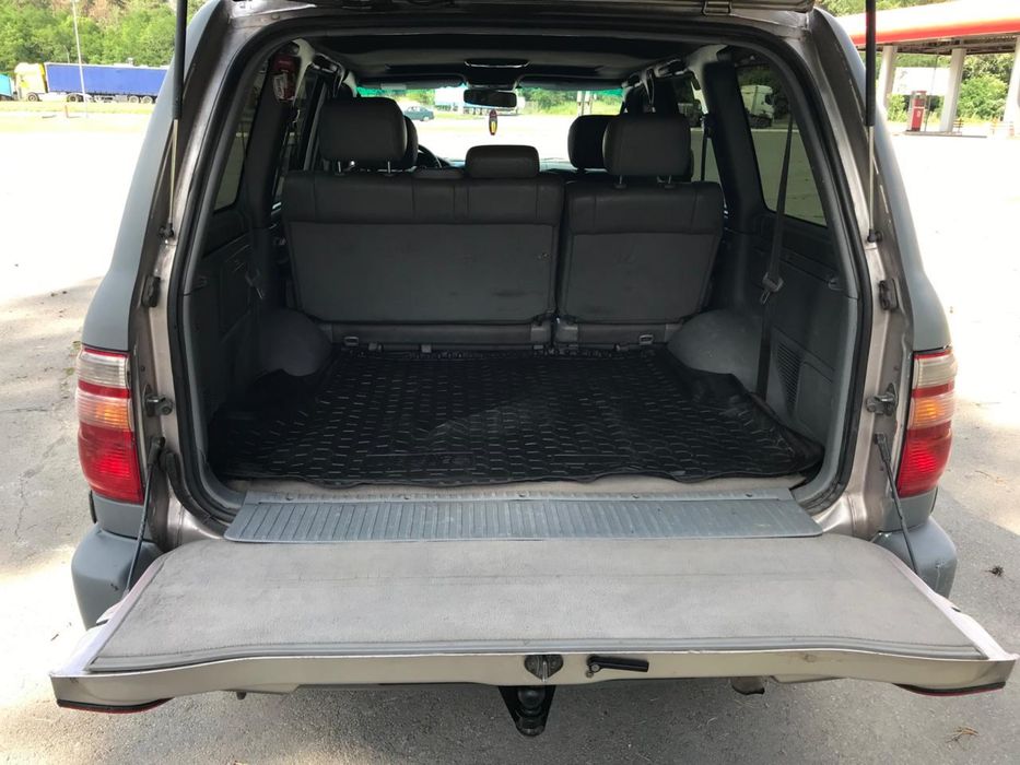 Toyota LandCruiser 100