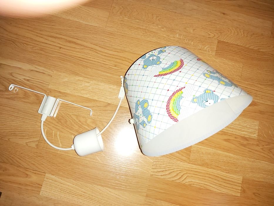 Candeeiro de teto para criança