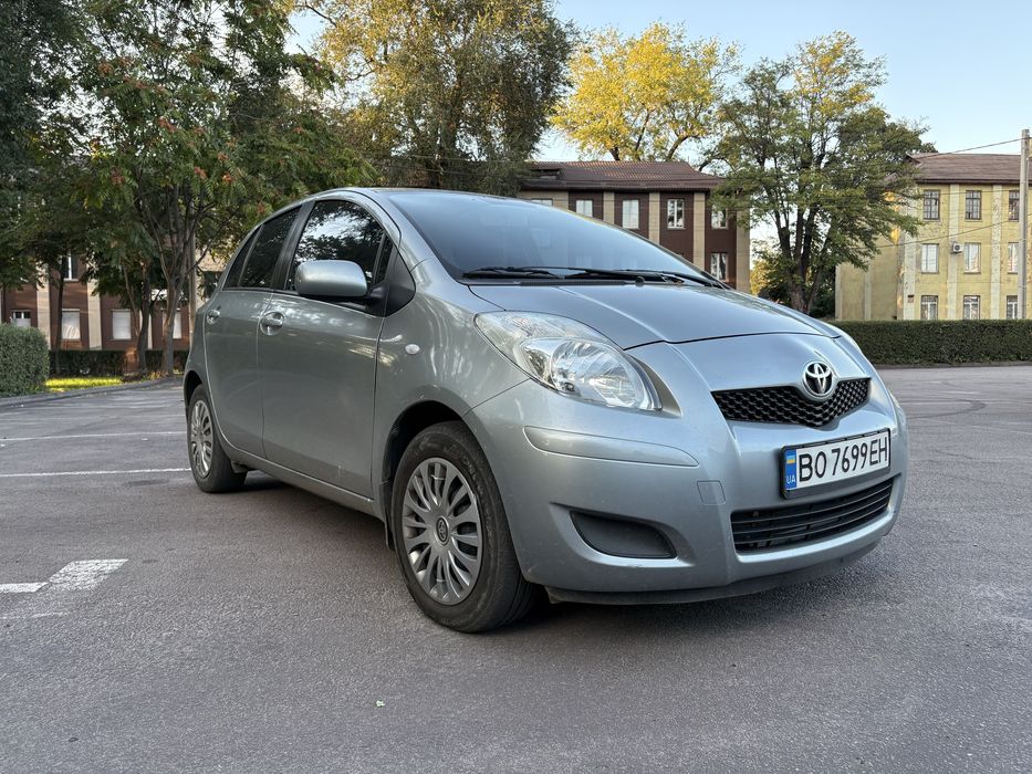 Продам авто Toyota Yaris 2011