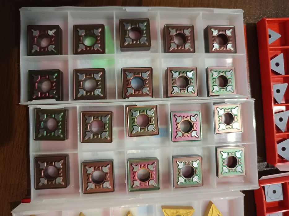 Płytki tokarskie wieloostrzowe