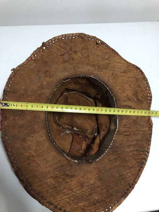 Chapéu antigo em couro