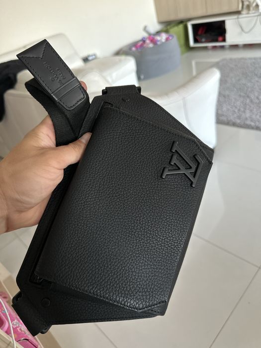 Saszetka skorzana Louis Vuitton TakeOff