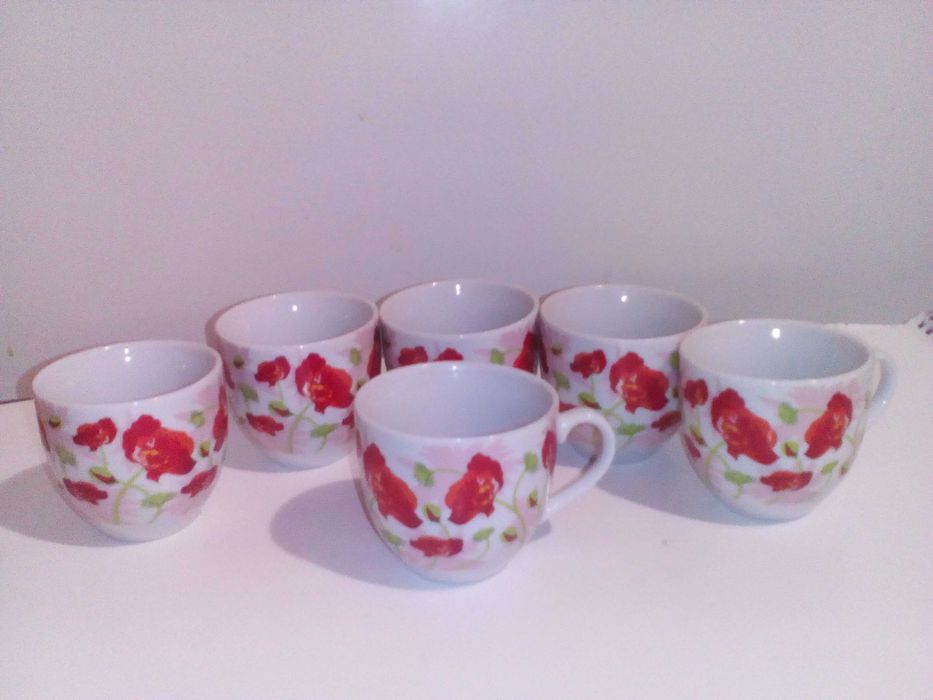 Кофейные чашечки с подставкой