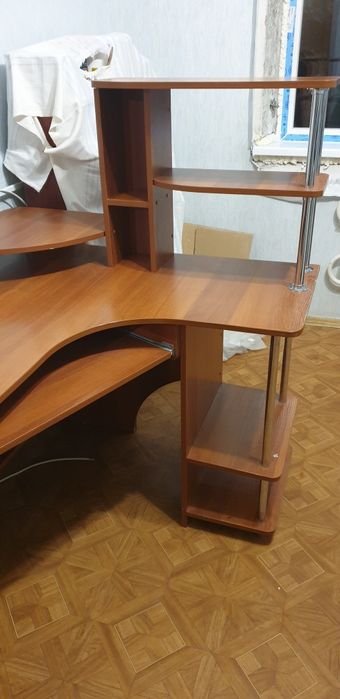 Продам компьютерный стол