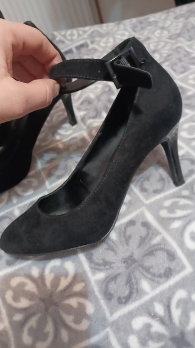 Sprzedam buty na obcasie