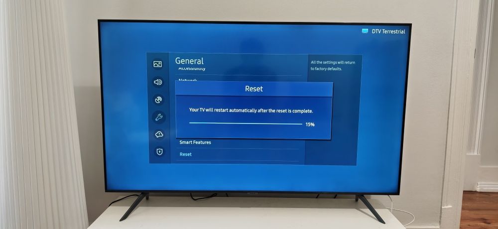 Samsung UE55AU7175UXXC — 55" 4K Smart TV