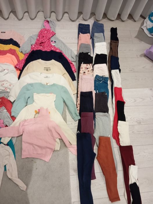 91 peças de roupa para meninas entre 4 e 5 anos