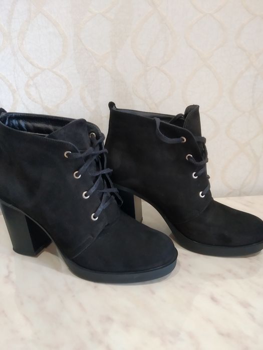 Ботинки жіночі 40р