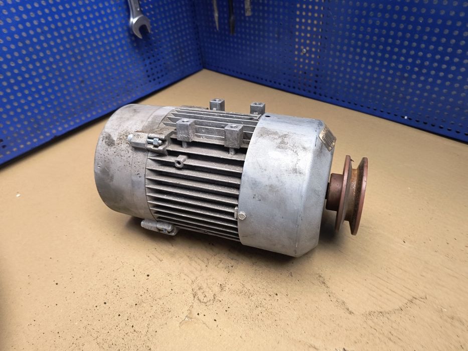 Silnik 0,75kW 1440/mm elektryczny motor 230/400
