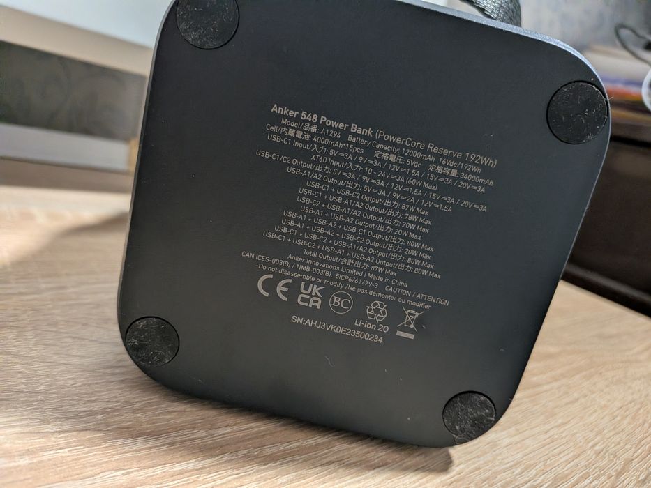 Павер банк Anker 548