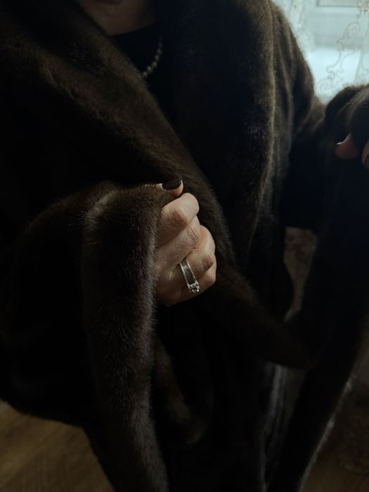 Шуба зі штучного хутра ( штучна норка)