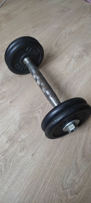 Продам гантелю бренду HMS  придбану у Польщі на 4 бліни  по 2,5 кг кож