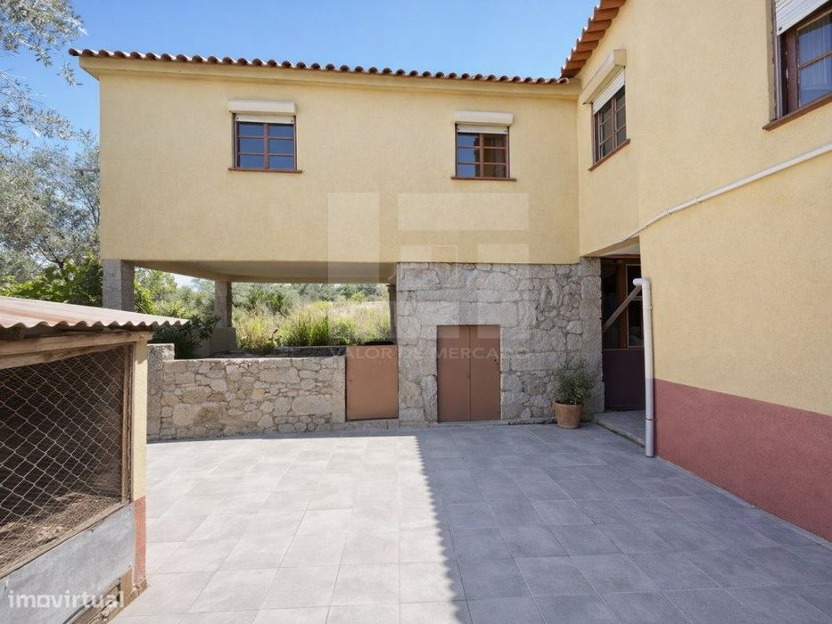 Moradia Geminada T4 - Gouveia