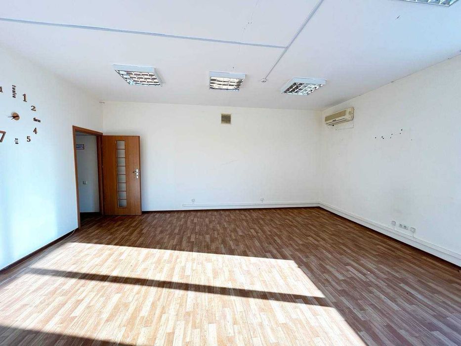 Сдам приміщення, офіс 64,5 м кв на вул. Стартова, біля Тополь 3.
