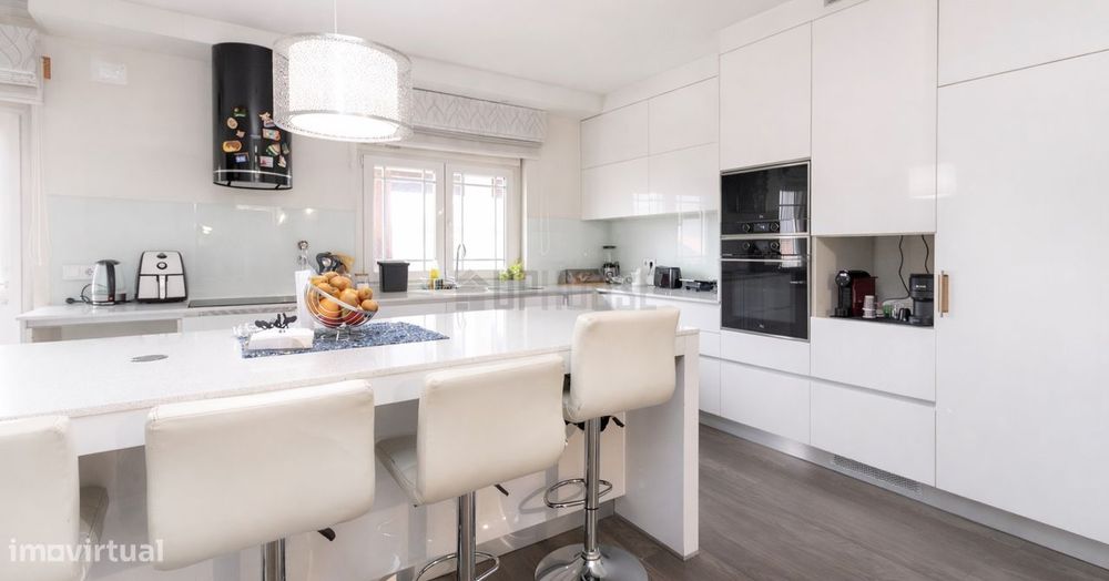 Moradia Geminada T5 com Jardim, Piscina e Garagem - Orgens